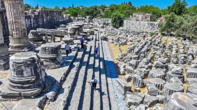 Apollon Tapınağı'nda Büyüleyici Gece Deneyimi: Dünyanın İlk Kehanet Merkezi Işıl Işıl!