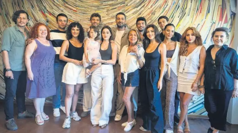 Aynadaki Yabancı'nın Okuma Provası: İzleyicileri Büyüleyecek Bir Eser Geliyor!