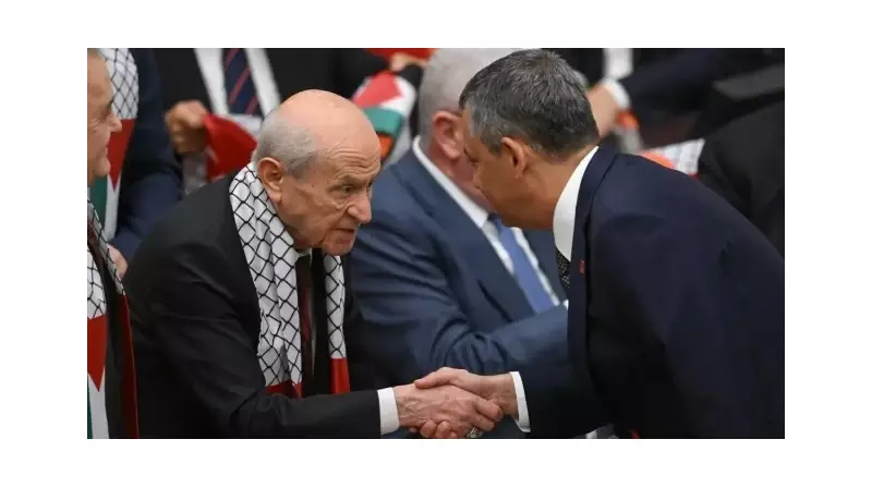 Bahçeli ve Özel'den Tarihi Tokalaşma! Gazze Görüşmesinde Sürpriz Diyalog