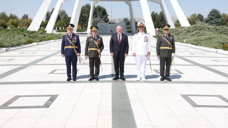 Bakan Güler'den 30 Ağustos Zafer Bayramı'nda Anlamlı Ziyaret: Devlet Mezarlığı'nda Tarihe Yolculuk
