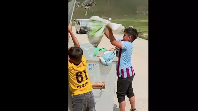 Bakan Kurum'dan Yayladaki Çöpleri Toplayan İki Kardeşe Sıra Dışı Teşekkür!