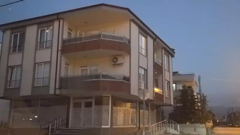 Balkondan Düşen Çocuk Mucizevi Şekilde Kurtuldu! İşte O Anlar...