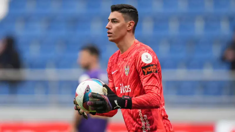 Berke Özer, Lille'e 5 Milyon Euro'ya Transfer Oldu: Genç Kaleciye Büyük Fırsat!