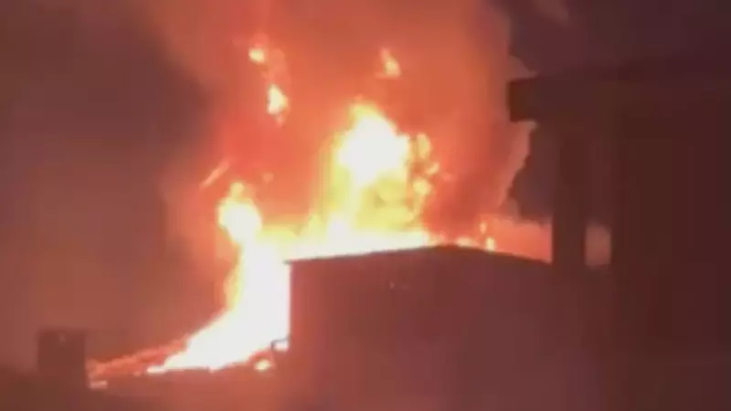 Beyoğlu'nda Geceyi Alevlere Boğan Yangın! İşte Çatı Katındaki İlginç Yangının Detayları