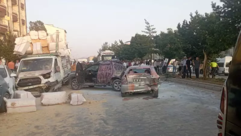 Bitlis'te Korkunç Zincirleme Kaza: Freni Boşalan TIR, 10 Aracı Ezdi Geçti!