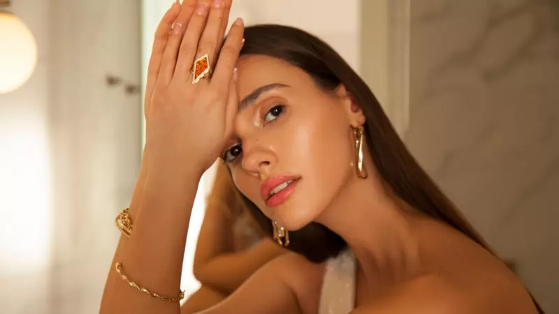 Bu Yaz Bronzluğunuzu İkiye Katlayacak 5 Şahane Stil İpucu!