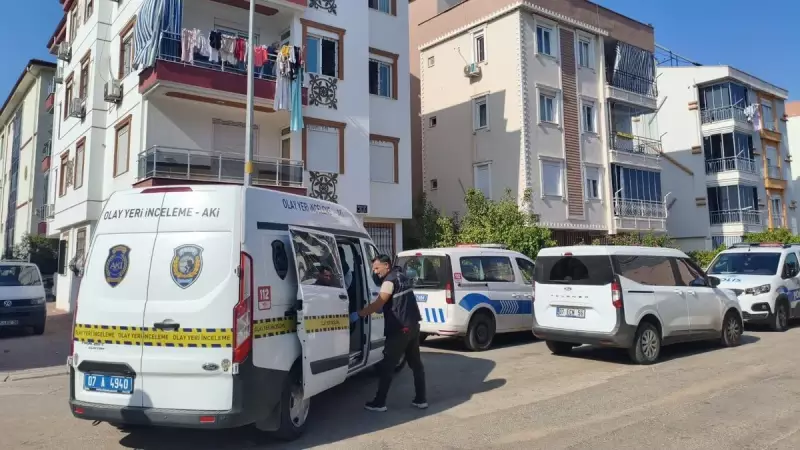 Cezaevinden Çıkar Çıkmaz Eski Sevgilisinin Evine Bıçaklı Baskın: 2 Kişi Ağır Yaralı!