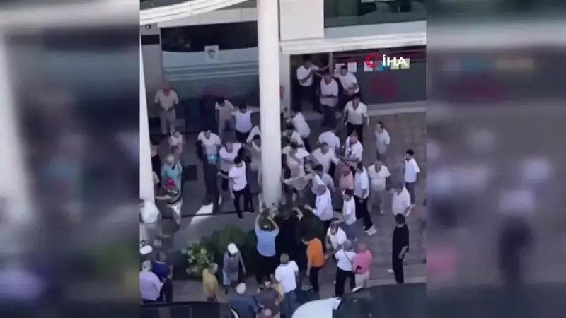 CHP'li Mahalle Seçiminde Yumruklar Konuştu: Kavga Anları Kamerada!