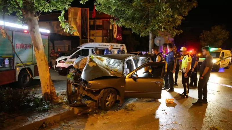 Denizli'de Feci Trafik Kazası: 2 Kişi Hayatını Kaybetti, 1 Kişi Ağır Yaralı!