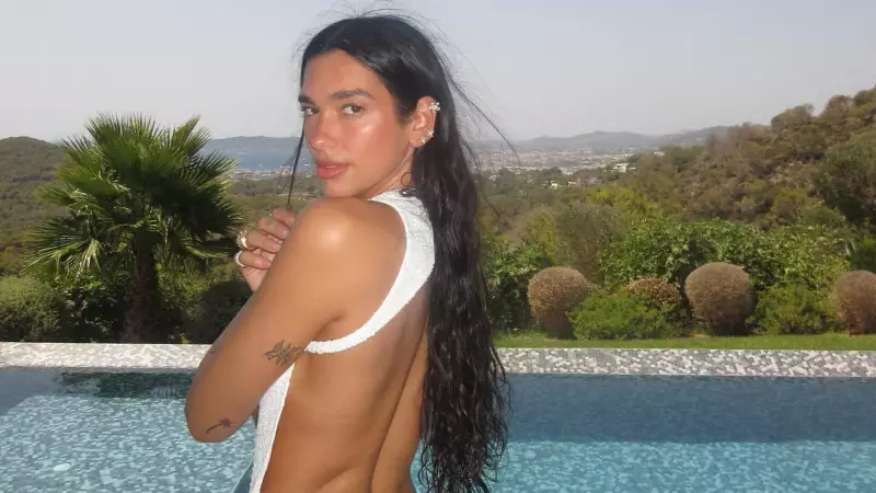 Dua Lipa'dan Erken Doğum Günü Kutlaması: Hayranlarını Şaşırttı!