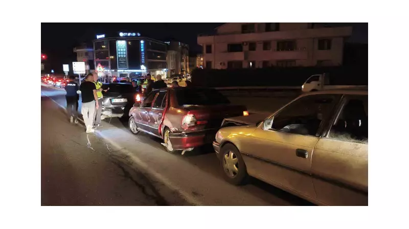 Düzce'de Zincirleme Kaza: Üç Araç Birbirine Girdi, Yaralılar Var!