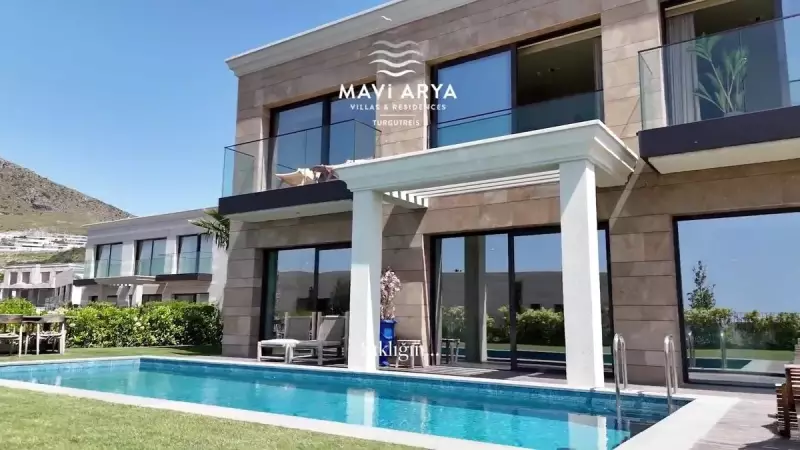 Ege'nin Kalbinde Lüksün Doruğu: Mavi Arya ile Yaşamın Tadını Çıkarın!