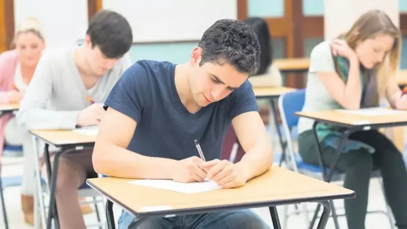 Ehliyet Sınavında Kopya Çekenler Yakayı Ele Verdi! 3 Kişi Gözaltında