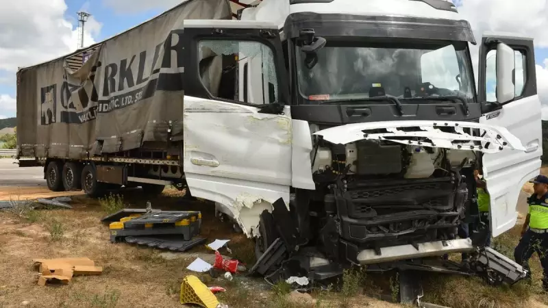 Çekmeköy'de Feci Kaza: TIR Jandarma Aracına Çarptı, 5 Yaralı!