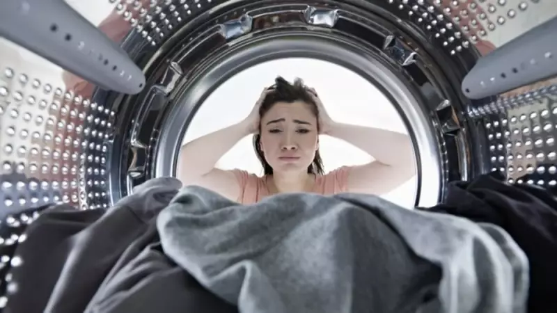 Çekmiş Kıyafetlerinizi Atmayın! İşte Onları İlk Günkü Gibi Yapmanın Şaşırtıcı Yolu