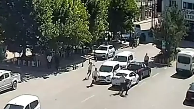 Elazığ'da Kombi Kavgası: Kiraci ile Ev Sahibi Arasındaki Anlaşmazlık Cadde Ortasında Kavgaya Dönüştü!