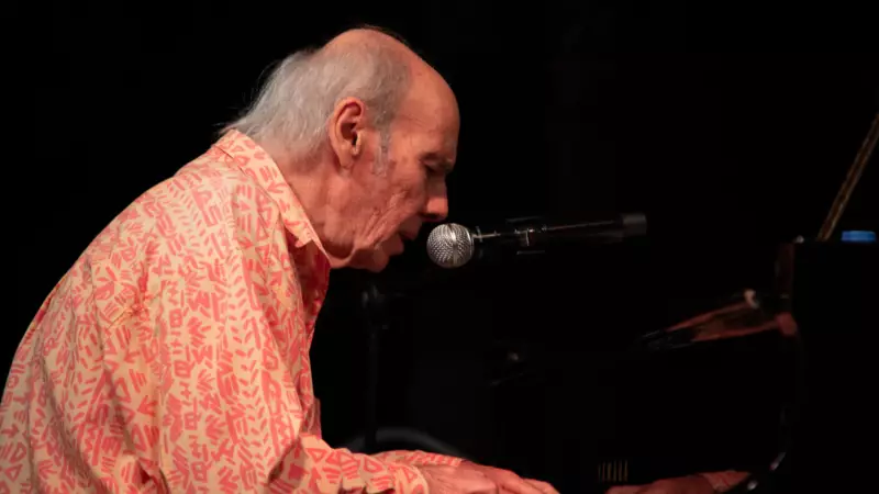 Eminönü'nde Balık Ekmek Keyfi Artık Caz Ritimlerinde! Emin Findıkoğlu Orkestrası Sahne Alıyor