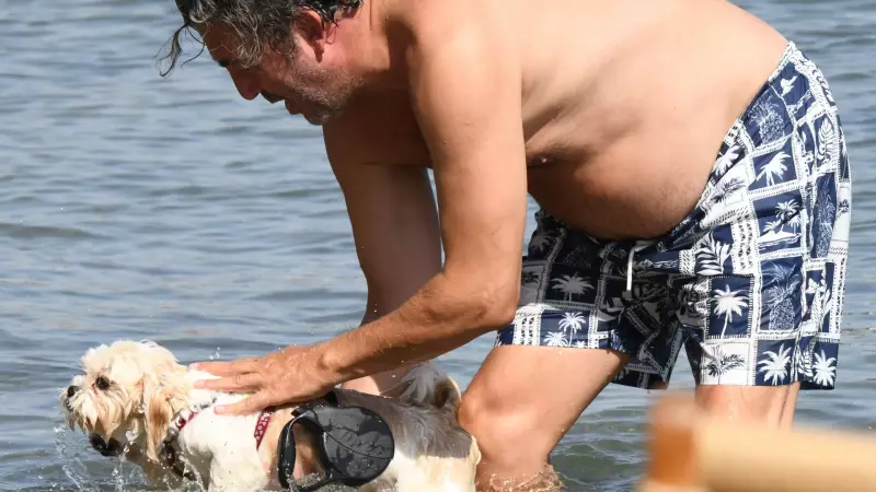 Emre Kinay'dan Denizde Köpek Şovu! Sosyal Medya Ateşi Yaktı