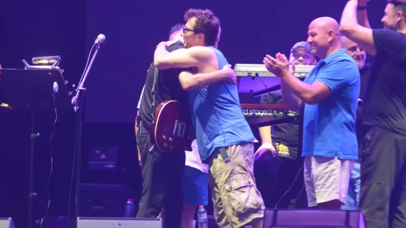 Erhan Güleryüz'den Cahit Berkay'a Dokunaklı Saygı Duruşu: 'Müziğin Efsanesi Sonsuzluğa Uğurlandı'