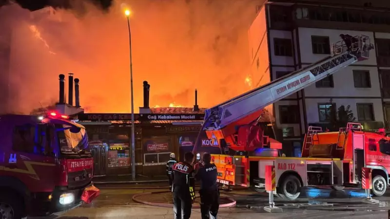Erzurum'da Restoran Yangını Korku Dolu Anlar Yaşattı! Alevler Komşu Binalara Sıçradı