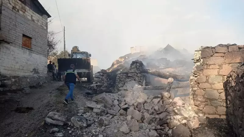 Erzurum'da Yürekleri Ağıza Getiren Yangın: Yakutiyede Büyük İş Yeri Alevlere Teslim Oldu!