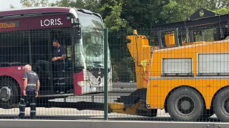 Esenyurt'ta Metrobüs Korku Dolu Anlar Yaşattı: Yaralılar Var!