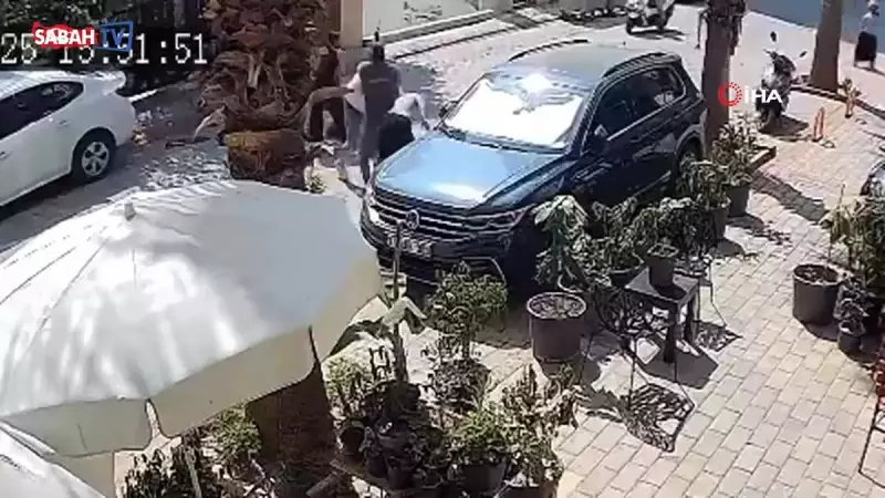 Esnaf Kavgasında Saç Baş Koptu! Dükkân Önünde Yaşanan Arbede Kamerada