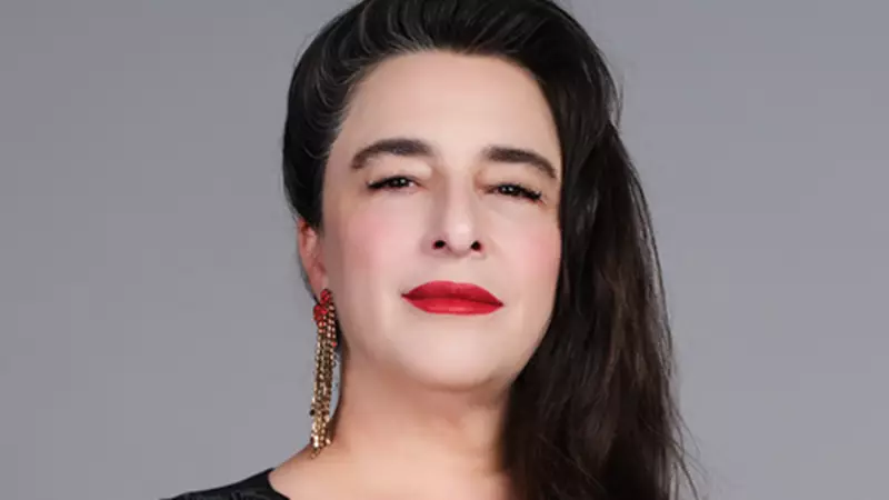 Esra Dermancıoğlu'ndan Flaş İtiraf: 'Türkiye'de Sanatçıların Arasına Giremiyorum'