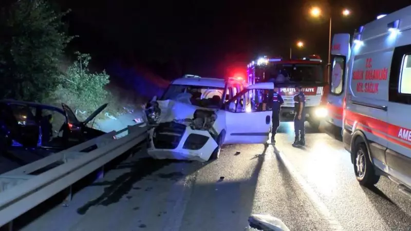 Eyüpsultan'da Korkutan Kaza: Hafif Ticari Araç ile Otomobil Çarpıştı!