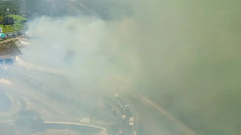 Eyüpsultan'da TEM Otoyolu'nu Dumanlar Sardı: Büyük Yangın Panik Yarattı!