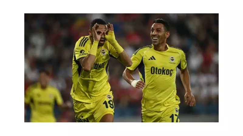 Fenerbahçe, Gençlerbirliği'ni Sert Bir Şekilde Ezip Geçti: 3-1'lik Skorla Liderliğe Oynuyor!