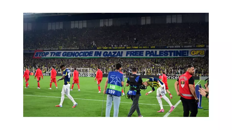 Fenerbahçe Taraftarından Kudüs Posteriyle Filistin'e Çığlık: 'Gazze'deki Soykırımı Durdurun!'
