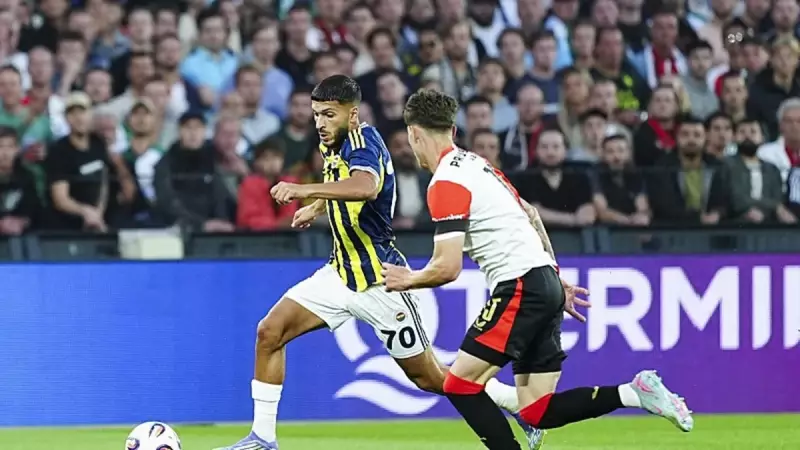 Fenerbahçeli Yıldızdan Feyenoord Maçı Sonrası Şok Hareket! Taraftarlar Ayağa Kalktı