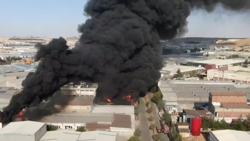 Gaziantep'te Geri Dönüşüm Fabrikasında Büyük Yangın: Siyah Dumanlar Şehri Kapladı!