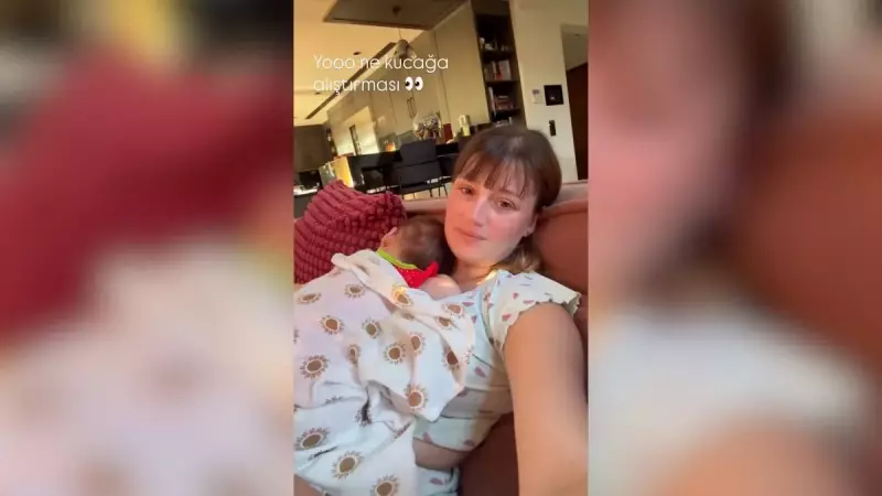 Gizem Karaca'dan İç Isıtan Paylaşım: Kızı Yaz ile Ev Hallerini Göstermekten Çekinmedi!