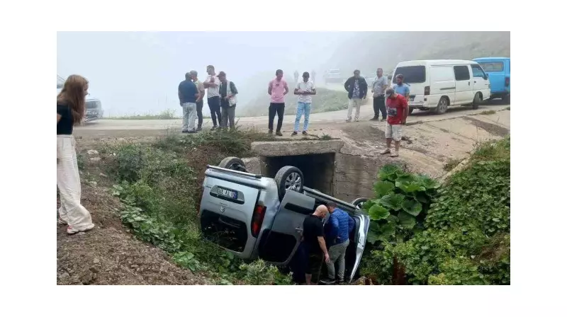 Gümüşhane'de Yayla Yolunda Kaza: Hafif Ticari Araç Menfeze Devrildi, 4 Yaralı!