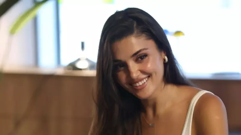 Hande Erçel, Bodrum'da Tatil Keyfi Yaparken Yakalandı! İşte O Etkileyici Kareler