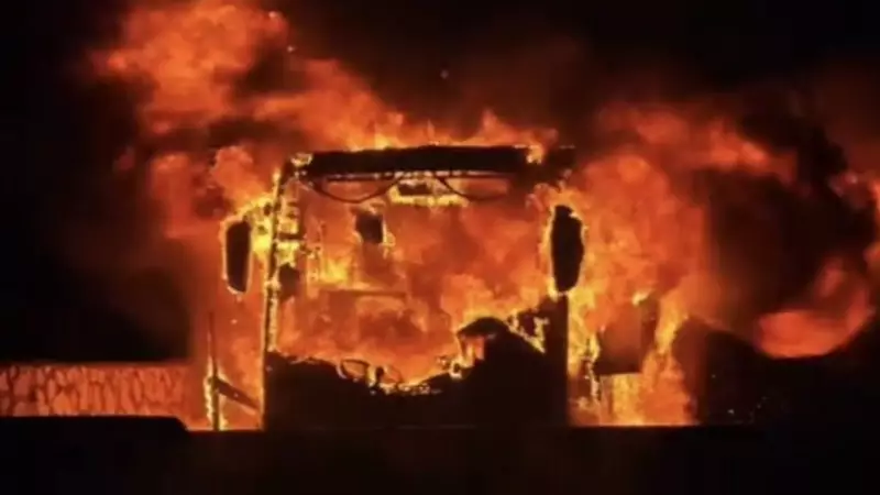 Hatay'da Yolcu Otobüsü Alev Alev: Korkunç Kaza Sonrası Dramatik Görüntüler