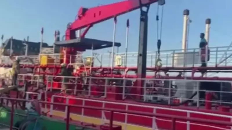 Haydarpaşa'da Gemi Alev Alev! İstanbul Boğazı'nda Feci Yangın