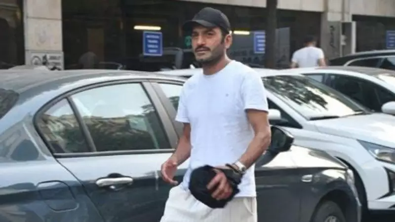 Hayranları Peşinde: Ünlü İsim, Sevenlerinin İlgisinden Memnun!