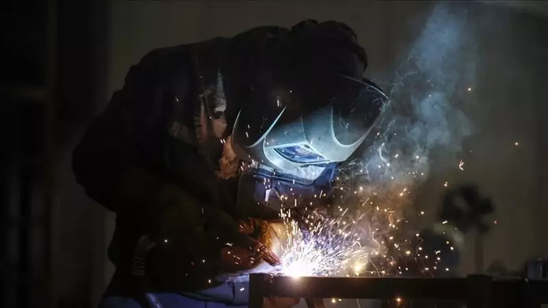 Çin'de İmalat Sektöründe Daralma Alarmı: Ekonomik Göstergeler Endişe Veriyor!