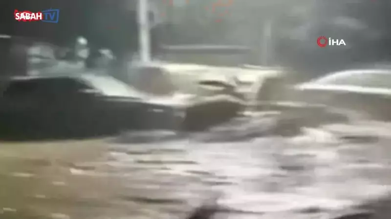 Çin'de Sel Felaketi: 10 Can Kaybı, 33 Kayıp - Dramatik Görüntüler