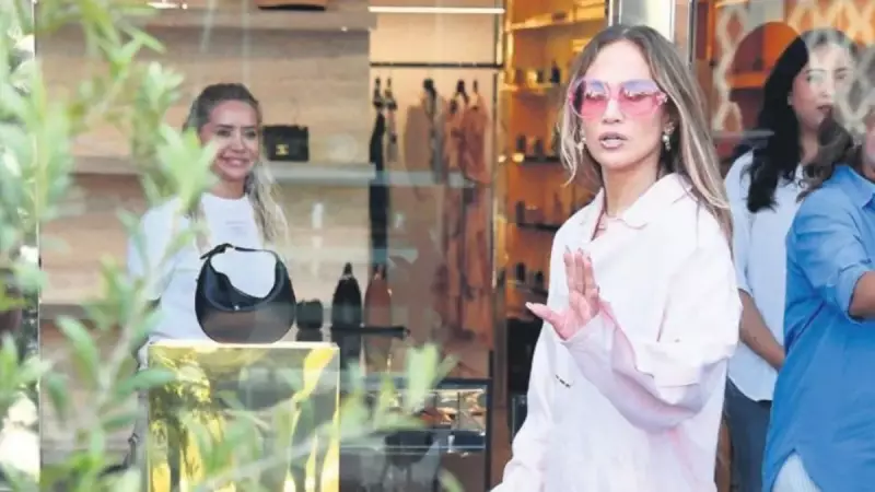 Jennifer Lopez İstanbul'da Milyonluk Alışveriş Yaptı: Detaylar Şaşırttı!