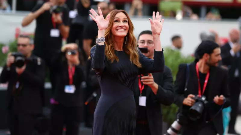 Julia Roberts Venedik'te Büyüledi! 80. Film Festivali'nin Kırmızı Halısında Yıldız Geçidi