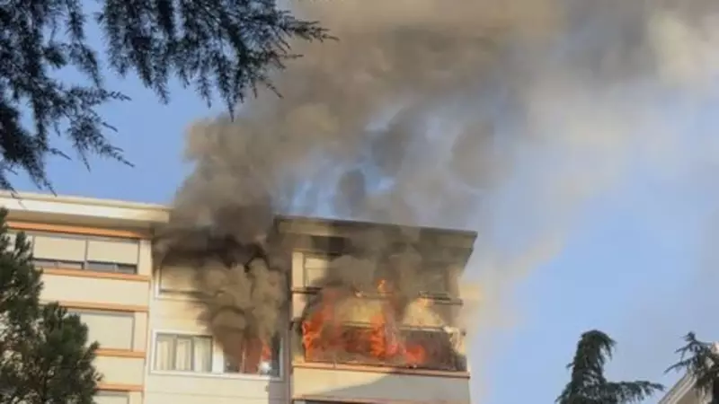 Kadıköy'de Gece Yarısı Yangın Telaşı! Apartmanı Alevler Sardı