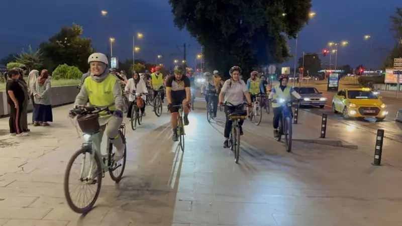 Kadınlar Orman Yangınlarına Dikkat Çekmek İçin Pedalları Kırdı! İşte Anlamlı Etkinlik