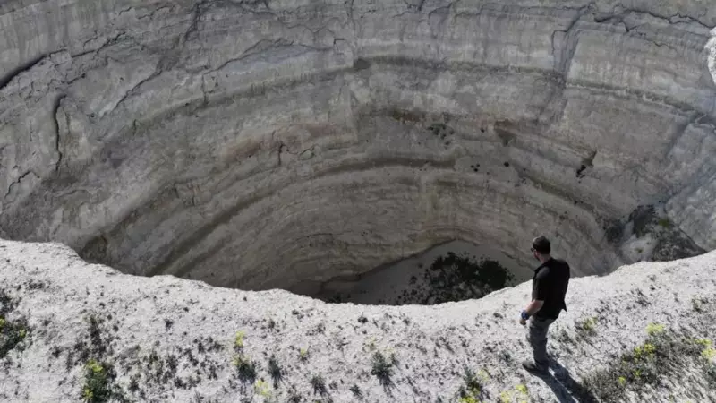 Karaman'da Dev Obruklar Alarm Veriyor: Yer Altı Suları Tehlikede!