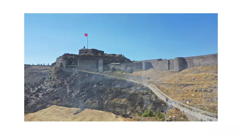 Kars Kalesi Eteklerinde Çıkan Yangın Kısa Sürede Kontrol Altına Alındı!