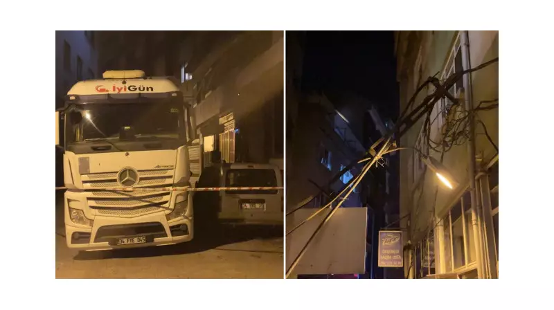Kağıthane'de Akıl Almaz Kaza: Tır Elektrik Direğini Yıktı, Binaya Dayandı!