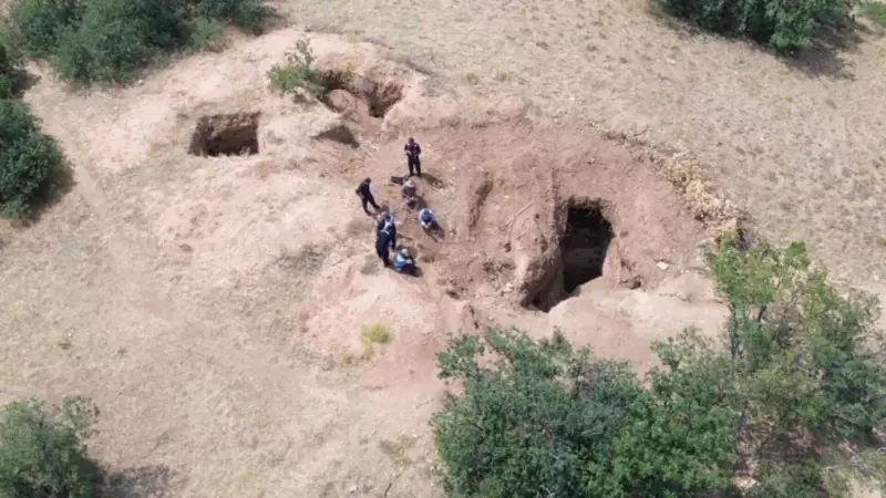 Kayseri'de Drone ile Kaçak Kazı Operasyonu: Suçüstü Yakalandılar!